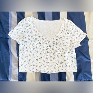 Floral cropped shirt